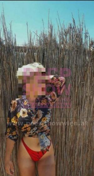 MICHELLE aus Rumänien - Liebt es zu verführen. Bei mir findest du garantiert das perfekte erotische Abenteuer. Mein verführerischer Blick wird dich in den Bann ziehen. Dann beobachte mich zuerst Anonym auf der Bühne und rufe mich danach ins Zimmer!