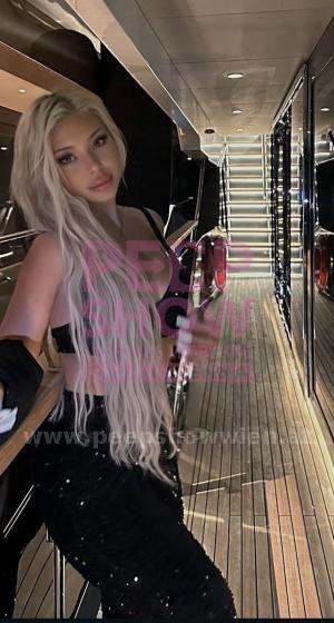 ANGELINA aus Deutschland - Liebt es zu verführen. Mit meinen heißen Lippen kann ich vieles anstellen. Hättest du nicht Lust mich zum Höhepunkt zu bringen. Dann beobachte mich zuerst Anonym auf der Bühne und rufe mich danach ins Zimmer!