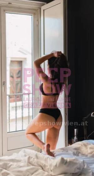 KLARA aus Rumänien - . Bei mir findest du garantiert das perfekte erotische Abenteuer. Hättest du nicht Lust mich zum Höhepunkt zu bringen. Dann beobachte mich zuerst Anonym auf der Bühne und rufe mich danach ins Zimmer!