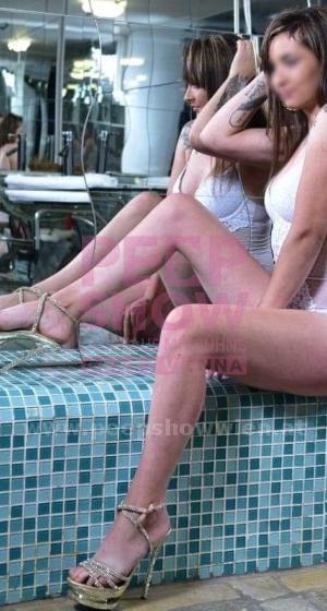ABELLA aus Rumänien - Liebt es zu verführen. Mit meinen heißen Lippen kann ich vieles anstellen. Du suchst Abwechslung im Bett. Dann beobachte mich zuerst Anonym auf der Bühne und rufe mich danach ins Zimmer!