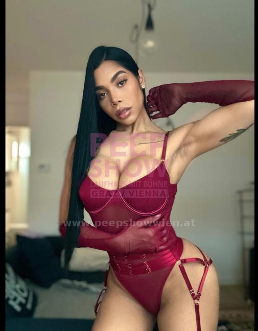 Astrid aus Spanien - . Bei mir findest du garantiert das perfekte erotische Abenteuer. Mein verführerischer Blick wird dich in den Bann ziehen. Dann beobachte mich zuerst Anonym auf der Bühne und rufe mich danach ins Zimmer! 5