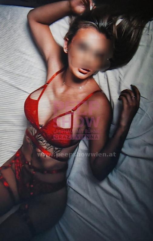 PATRICIA aus Rumänien - Tabulos und Dauergeil. Mit meinen heißen Lippen kann ich vieles anstellen. Hättest du nicht Lust mich zum Höhepunkt zu bringen. Dann beobachte mich zuerst Anonym auf der Bühne und rufe mich danach ins Zimmer! 2