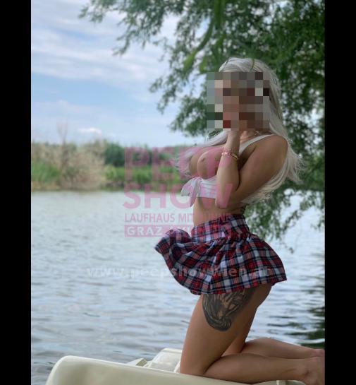 LUISSA aus Rumänien - Diese Schönheit entführt Sie in eine Welt voller Leidenschaft. Süße Frau mit vielen Vorzügen. Hättest du nicht Lust mich zum Höhepunkt zu bringen. Dann beobachte mich zuerst Anonym auf der Bühne und rufe mich danach ins Zimmer! 4