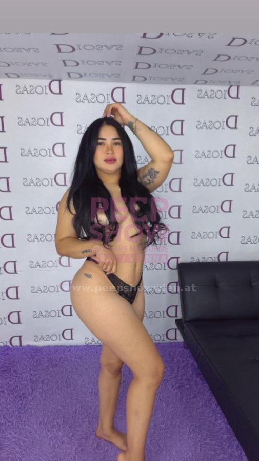 DANIELA aus Dominica - Liebt es zu verführen. Ich liebe hemmungslosen Sex. Hättest du nicht Lust mich zum Höhepunkt zu bringen. Dann beobachte mich zuerst Anonym auf der Bühne und rufe mich danach ins Zimmer! 0