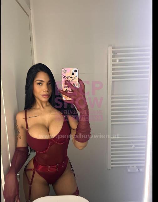 Astrid aus Spanien - . Bei mir findest du garantiert das perfekte erotische Abenteuer. Mein verführerischer Blick wird dich in den Bann ziehen. Dann beobachte mich zuerst Anonym auf der Bühne und rufe mich danach ins Zimmer! 9