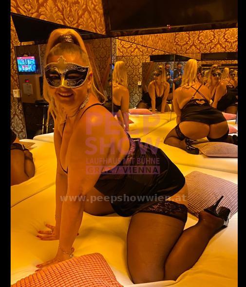 LANA aus Ukraine - Liebt es zu verführen. Mit meinen heißen Lippen kann ich vieles anstellen. Mein verführerischer Blick wird dich in den Bann ziehen. Dann beobachte mich zuerst Anonym auf der Bühne und rufe mich danach ins Zimmer! 1