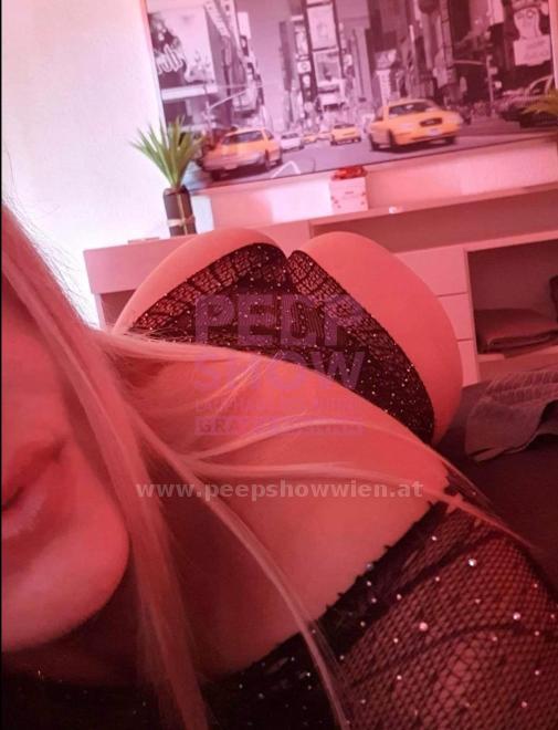 VIVIEN aus Ungarn - Diese Schönheit entführt Sie in eine Welt voller Leidenschaft. Ich liebe hemmungslosen Sex. Ich träume von einem harten Schwanz. Dann beobachte mich zuerst Anonym auf der Bühne und rufe mich danach ins Zimmer! 3