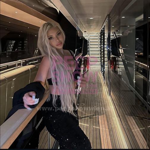 ANGELINA aus Deutschland - Liebt es zu verführen. Mit meinen heißen Lippen kann ich vieles anstellen. Hättest du nicht Lust mich zum Höhepunkt zu bringen. Dann beobachte mich zuerst Anonym auf der Bühne und rufe mich danach ins Zimmer! 0