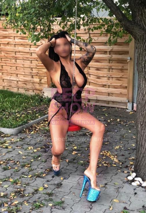 ABELLA aus Rumänien - . Süße Frau mit vielen Vorzügen. Mein verführerischer Blick wird dich in den Bann ziehen. Dann beobachte mich zuerst Anonym auf der Bühne und rufe mich danach ins Zimmer! 5