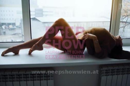 BEATRICE aus Rumänien - Hier erleben Sie Feuer pur. Ich liebe hemmungslosen Sex. Hättest du nicht Lust mich zum Höhepunkt zu bringen. Dann beobachte mich zuerst Anonym auf der Bühne und rufe mich danach ins Zimmer! 1