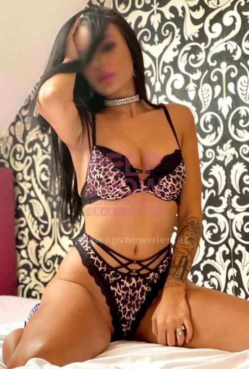 CRISTINA aus Rumänien - Diese Schönheit entführt Sie in andere Welt. Ich liebe hemmungslosen Sex. Ich träume von einem harten Schwanz. Dann beobachte mich zuerst Anonym auf der Bühne und rufe mich danach ins Zimmer! 1