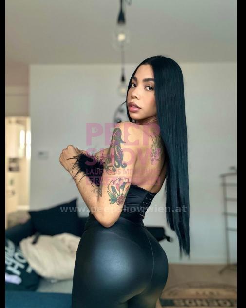 Astrid aus Spanien - . Bei mir findest du garantiert das perfekte erotische Abenteuer. Mein verführerischer Blick wird dich in den Bann ziehen. Dann beobachte mich zuerst Anonym auf der Bühne und rufe mich danach ins Zimmer! 7