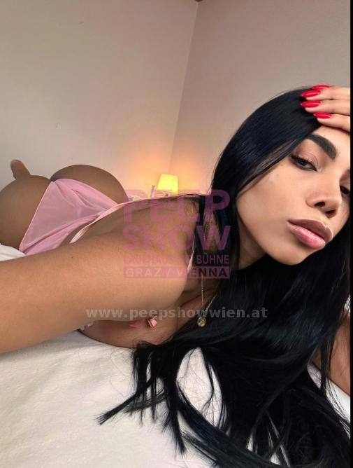 Astrid aus Spanien - . Bei mir findest du garantiert das perfekte erotische Abenteuer. Mein verführerischer Blick wird dich in den Bann ziehen. Dann beobachte mich zuerst Anonym auf der Bühne und rufe mich danach ins Zimmer! 3
