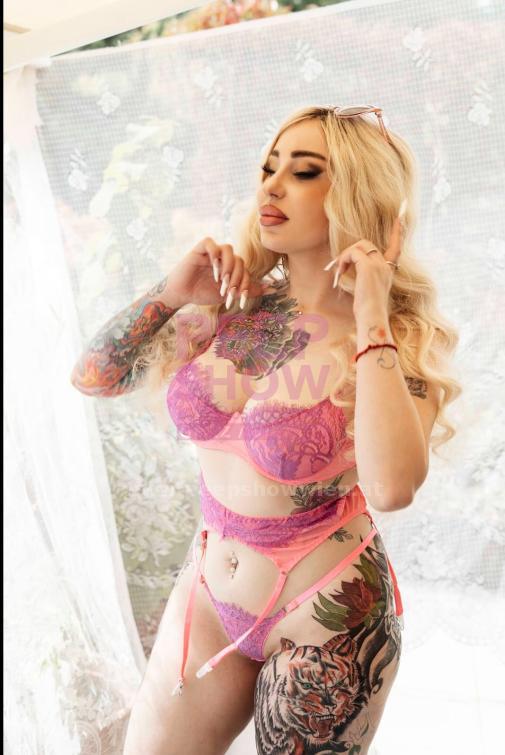 SOPHIA aus Russland - Liebt es zu verführen. Mit meinen heißen Lippen kann ich vieles anstellen. Folge mir ins Land der Erotik. Dann beobachte mich zuerst Anonym auf der Bühne und rufe mich danach ins Zimmer! 0