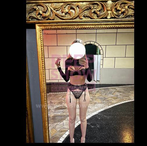 AMANDA aus Italien - Tabulos und Dauergeil. Ich liebe hemmungslosen Sex. Folge mir ins Land der Erotik. Dann beobachte mich zuerst Anonym auf der Bühne und rufe mich danach ins Zimmer! 0