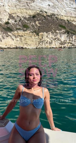 VICTORIA nur mit Termin aus Italien ist eine der Girls in der Peepshow Burggasse, sehe ihre Fotos hier!